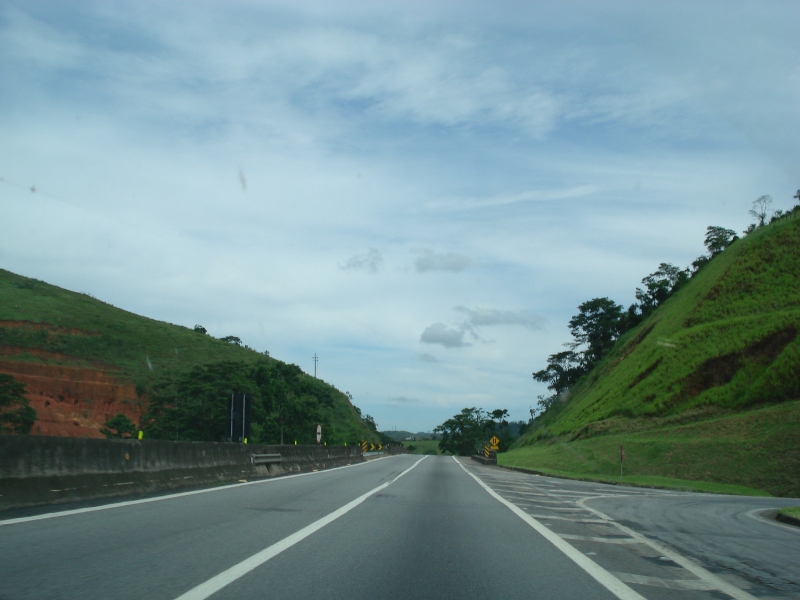 Rod. Pres. Dutra, próximo da divisa SP/RJ