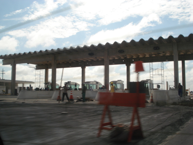 Pedágio em construção, parte das obras na BR-101